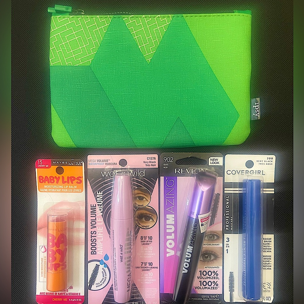 🛍️💋BRAND NEW MAKEUP MASCARA BUNDLE WITH SMALL COSMETIC BAG✨